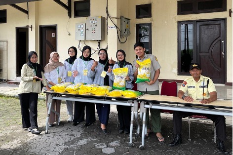 MAHASISWA MAGANG DUKUNG SUKSESNYA KEGIATAN PASAR MURAH DI BALAI BESAR PERBENIHAN DAN PELINDUNGAN TANAMAN PERKEBUNAN SURABAYA