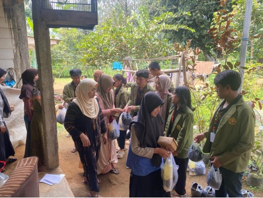 Mahasiswa Bina Desa 2025 Sosialisasikan Pupuk Organik Cair Daun Kelor