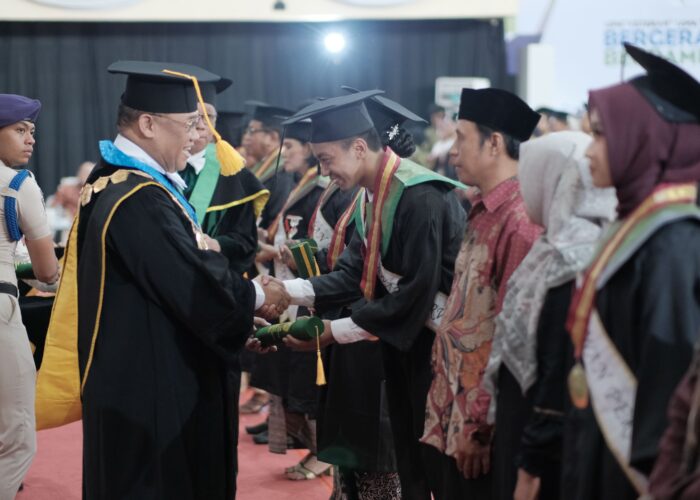 Teguh Yulianto Raih Predikat Lulusan Terbaik Wisuda ke-95 UPN “Veteran” Jawa Timur