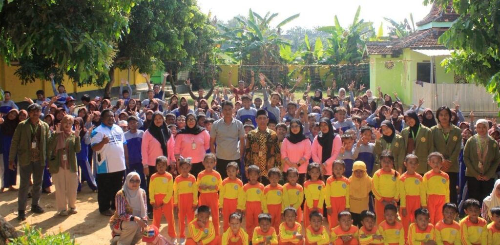Dari Sampah Plastik Menjadi Taman Asri: Inovasi Mahasiswa KKN-T Bina Desa Berdampak 2026 di SDN Ngujuran 1